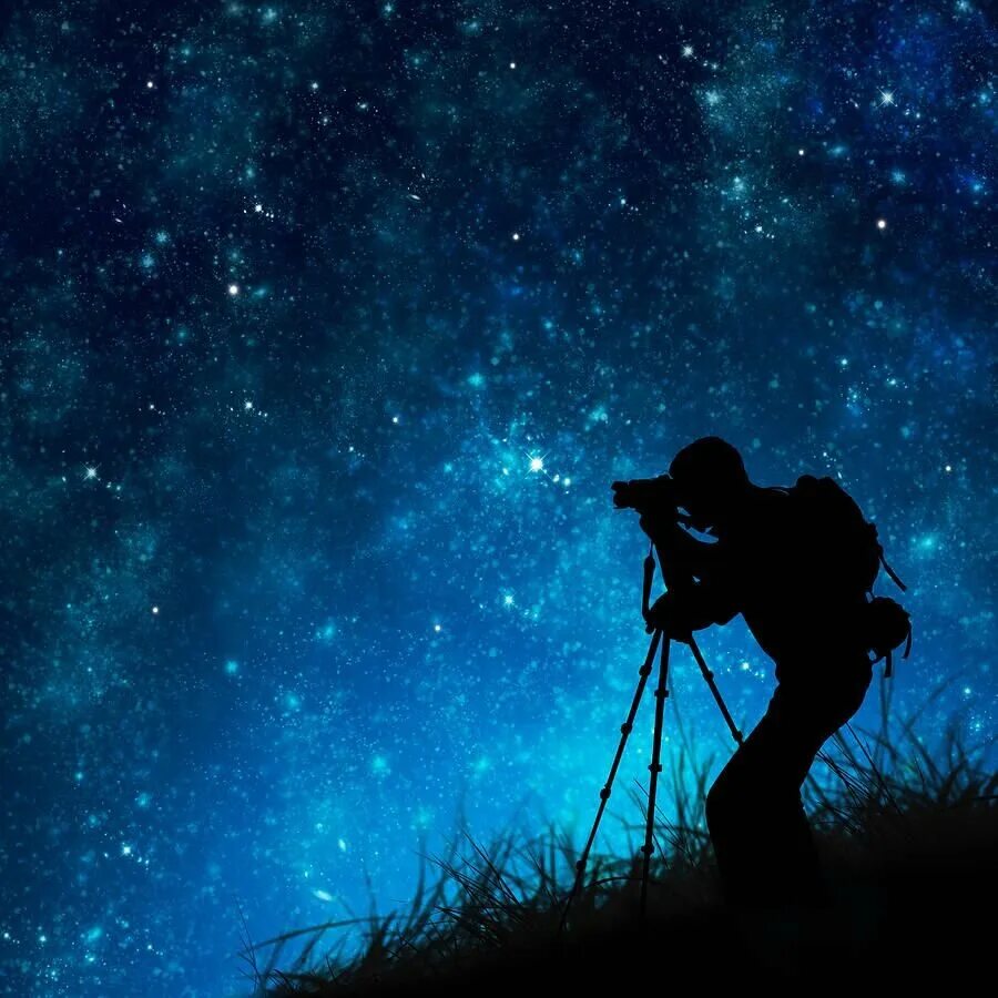 Музыка смотря на звезды. Звездное небо телескоп. Человек с телескопом. Звездное небо и человек. Наблюдение звездного неба.