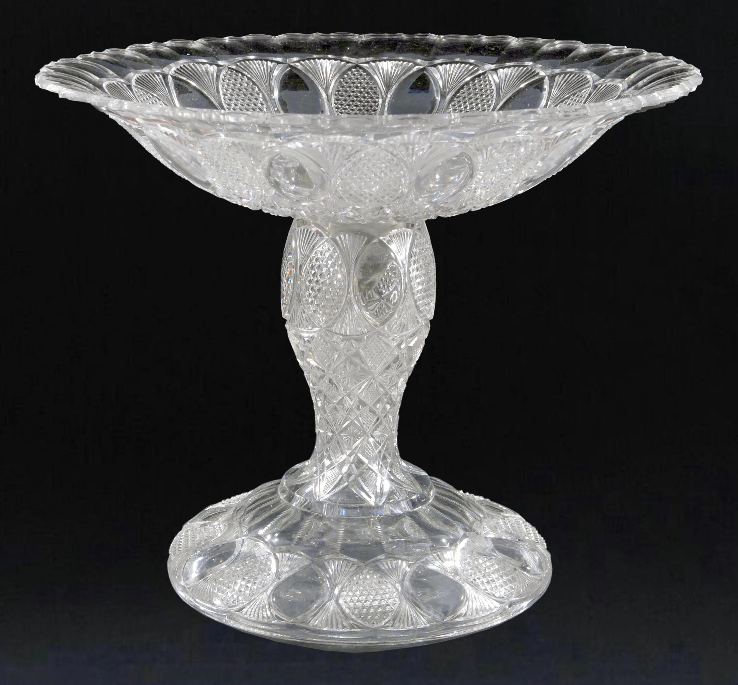 ваза хрустальная лзхс. красивые хрустальные вазы. на витрине стояла ваза из хрусталя. хрустальные вазы из китая. ваза sculpture 33 см хрусталь nachtmann.