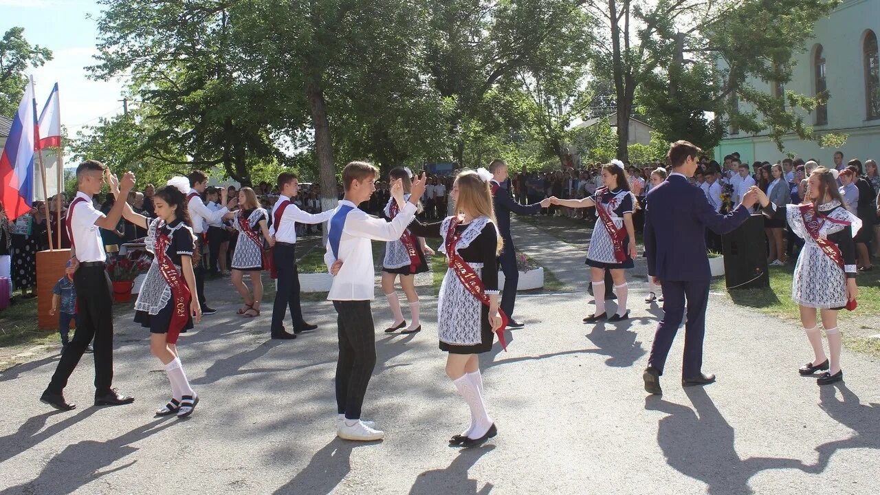 Школа №3 г. Белогорская школа 3 республики крым. Элжур 3 школа белогорск. Белогорск день знаний. Белогорская школа 1 гимназия крым.