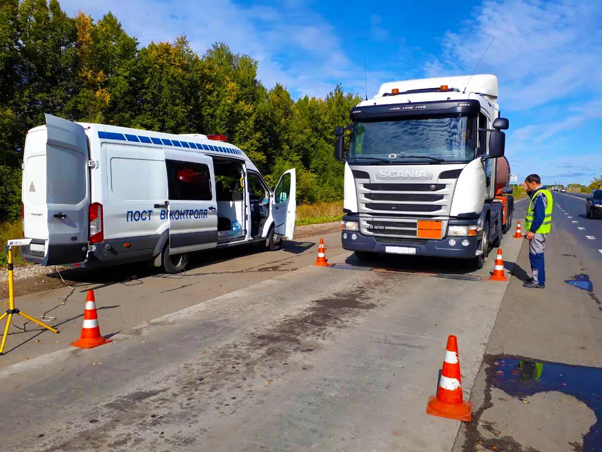 Передвижной пост весового контроля. Машина весового контроля. Весовой контроль для большегрузов. Передвижной весовой контроль для грузовых автомобилей. Проверка весогабаритного контроля