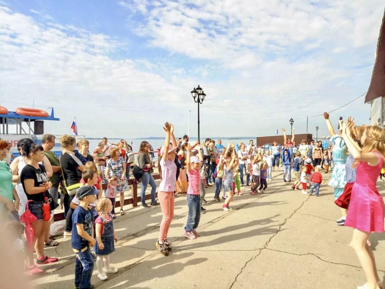 праздник дружбы. дети на набережной. как прошел праздник в городе. ярославль праздник. праздники на набережной.
