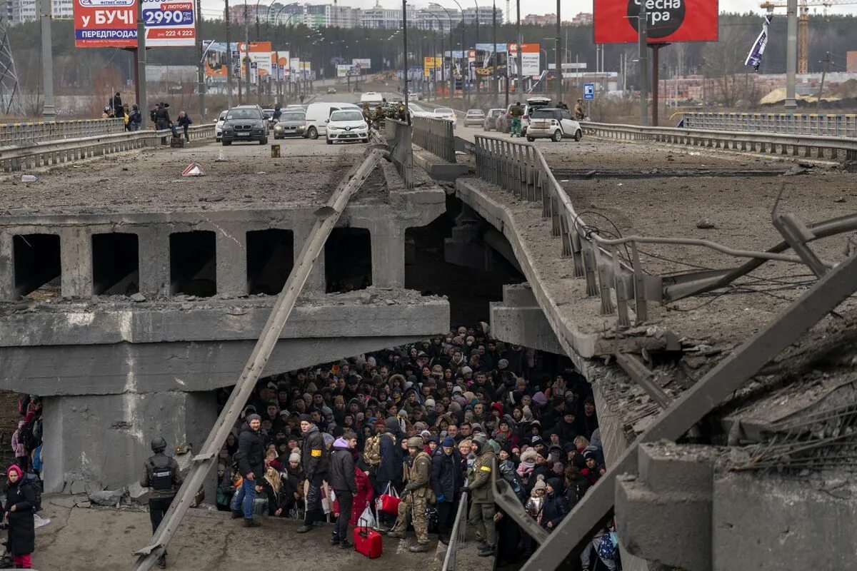 Почему не разбомбят мосты