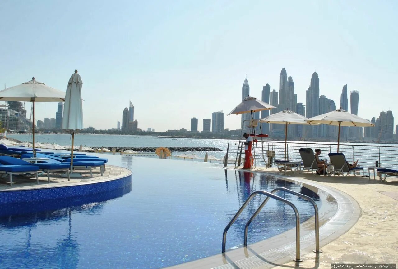 Dukes dubai. Отель Дукес Дубай. Dukes Palm Jumeirah Dubai. Duces отель в Дубай. Marriott Palm Jumeirah Ballroom.