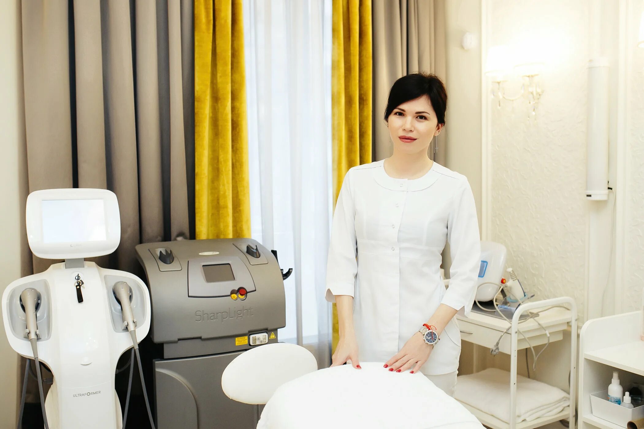 Косметолог анна краснодар. Косметолог краснодар лица. Аппарат ббл фотоомоложение. Врач новикова оксана. Rf лифтинг v8c1.