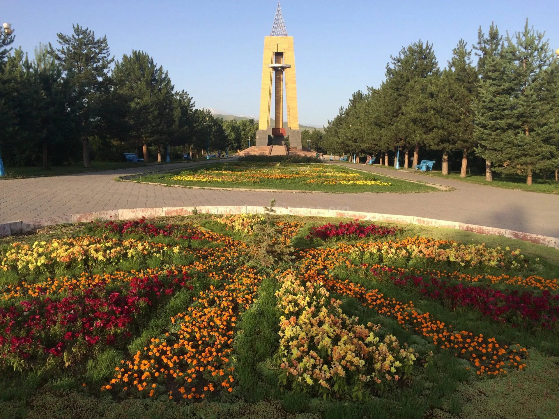 Индустриальный парк южные врата. Индустриальный парк южные врата. Индустриальный парк южные врата домодедово. Парк победы бишкек. Южные ворота бишкек монумент.