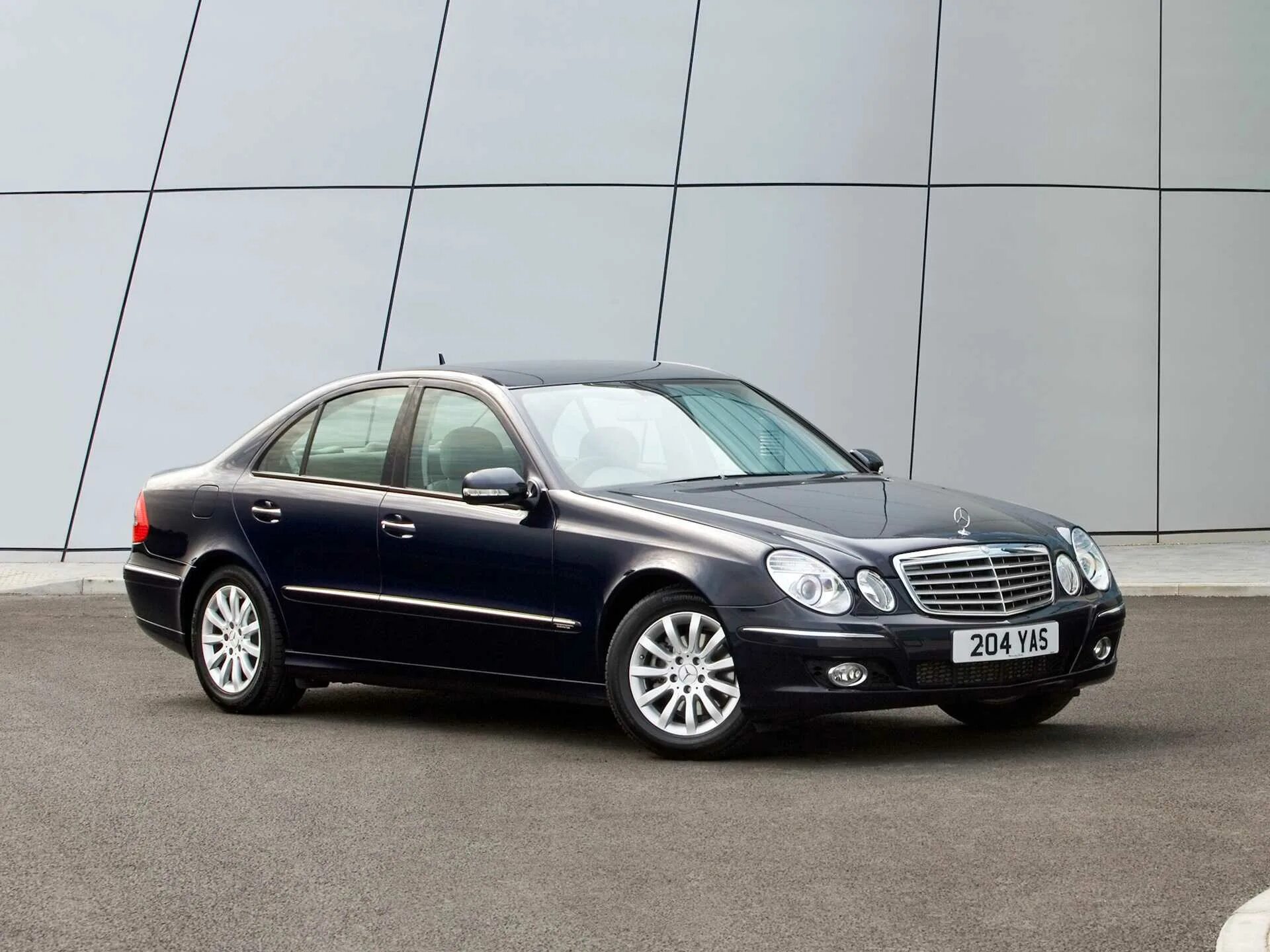 Mercedes е class w211. Мерседес Бенц e w211. Mercedes e320 w211. Мерседес Бенц w211 2008.