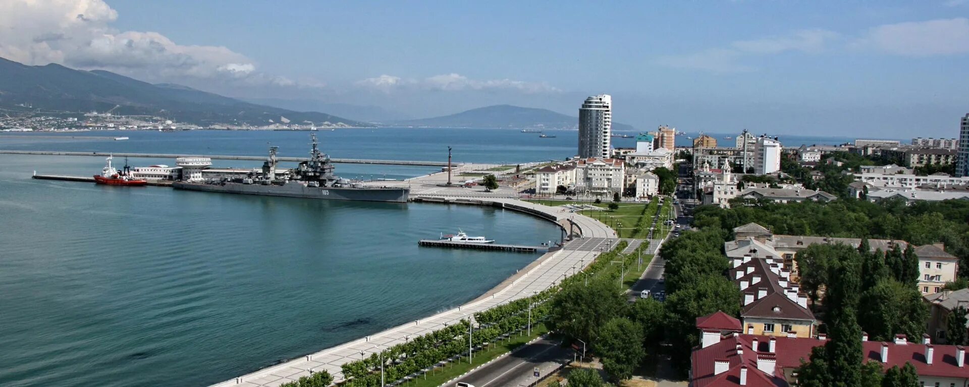 Новороссийск набережная Адмирала Серебрякова. Новороссийск / Novorossiysk. Набережная Новороссийска достопримечательности. Новороссийск набережная Адмирала Серебрякова летом. Сайт объявлений новороссийск