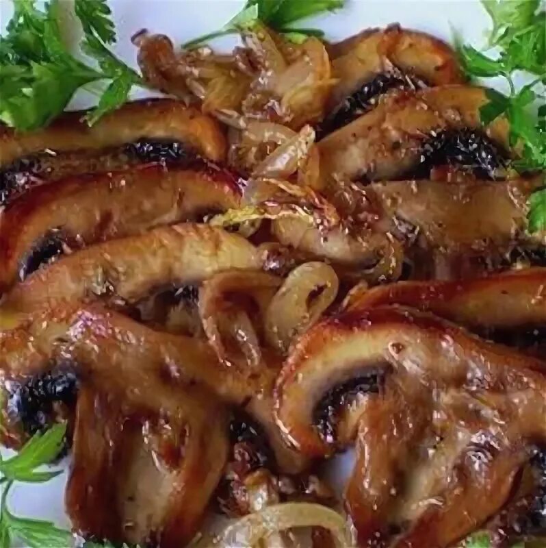 Жареная свинина с луком и грибами. Жареная свинина с луком и грибами. Свинина с грибами. Мясо жареное с луком и грибами. Жареная свинина с луком и грибами.