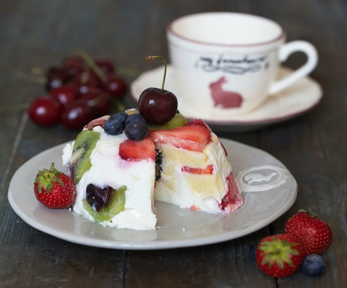 Десерты с творогом и ягодами. Сметанное желе с фруктами. Творожный десерт с ягодами. Необычные десерты. Десерты с творогом и ягодами.