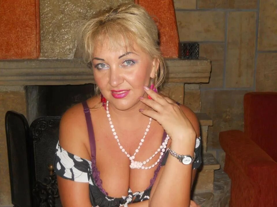 Тетя пососала. Тетя пососала. Тетя пососала. Русские зрелые тетки в чулках. Зрелые русские блондинки.