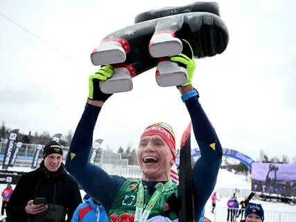 Выиграл лыжную гонку