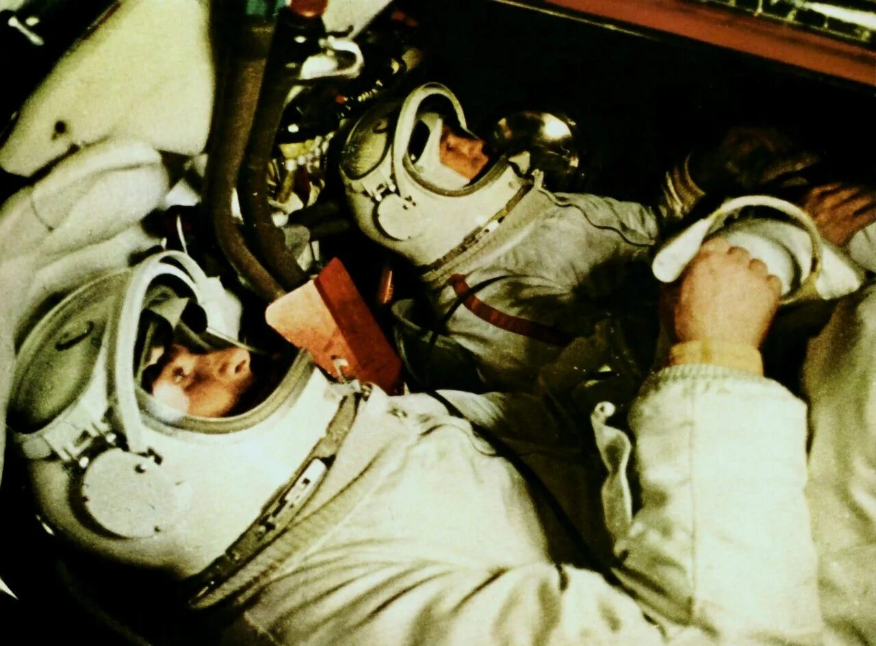 Продолжительность первого выхода в космос. Корабль "Восход-2" с Алексеем Леоновым. Полет в космос Леонова Беляева 1965.