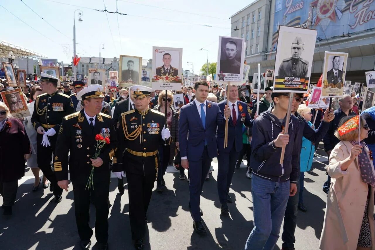 Во сколько начинается парад в калининграде. 9 мая 2025 калининград. бессмертный полк в калининграде в 2025 году. парад калининград 2025. 9 мая бессмертный полк 2025.