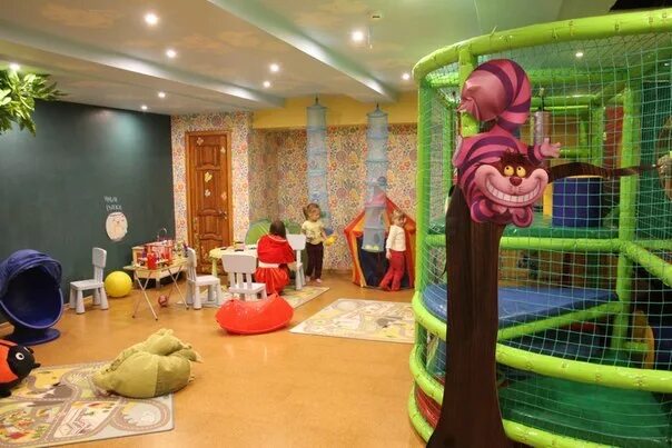 Игровая комната Лабиринт. Лабиринт для детской игровой комнаты. Игровая комната Лабиринт внутри. Кафе Лабиринт детская комната.