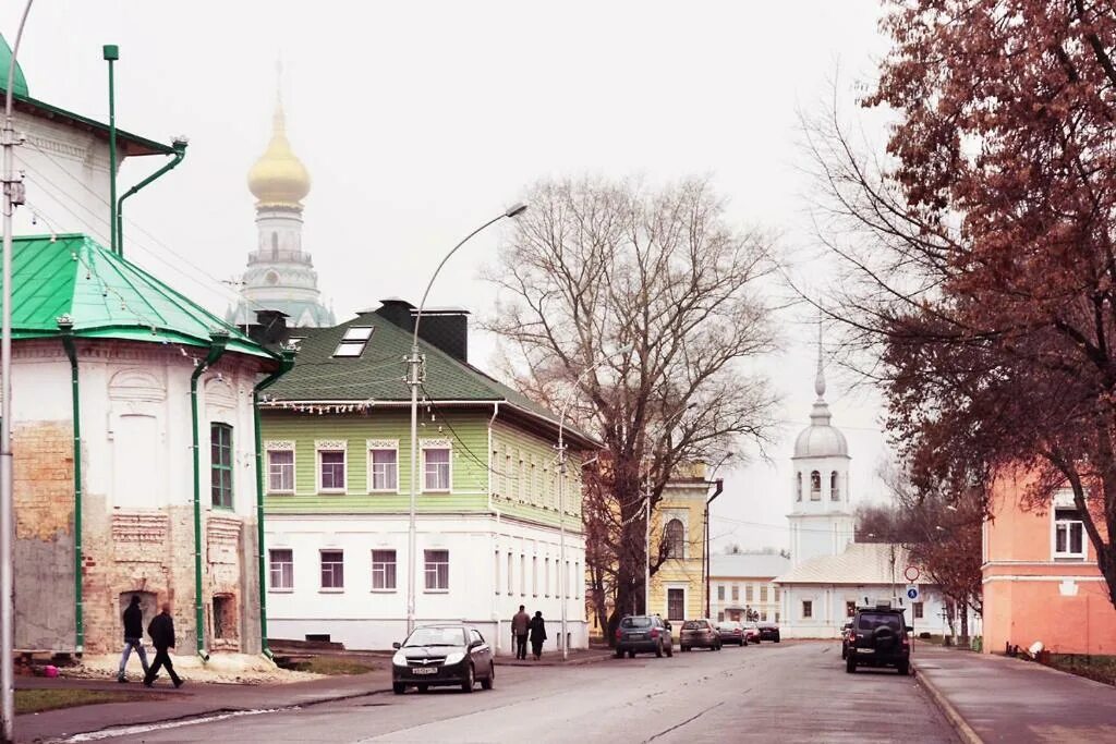 Резной палисад гостиница. Красная площадь 7 красноярск. Гостинодворская 13. Главпочтамт омск фото. Гостинодворская улица вологда.