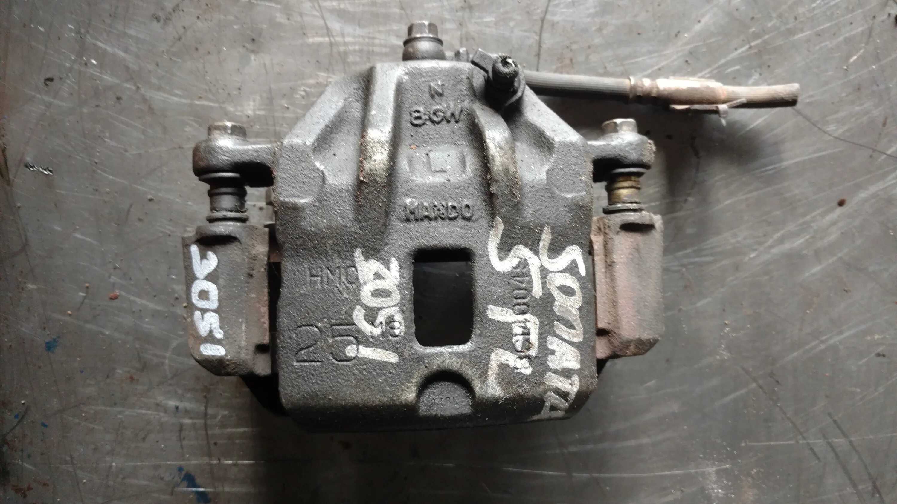 Суппорт задний соната тагаз 2. Суппорт тормозной задний правый на хендай соната нф 2007. Суппорт соната тагаз передний. Задний суппорт хендай соната. 7 скоба тормозного суппорта.