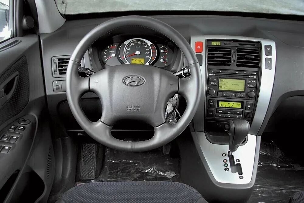 Hyundai tucson 2008 салон. Торпеда hyundai tucson 2008. Hyundai tucson 2007 салон. Tucson 2007 год панель. Панель туксон 2008.