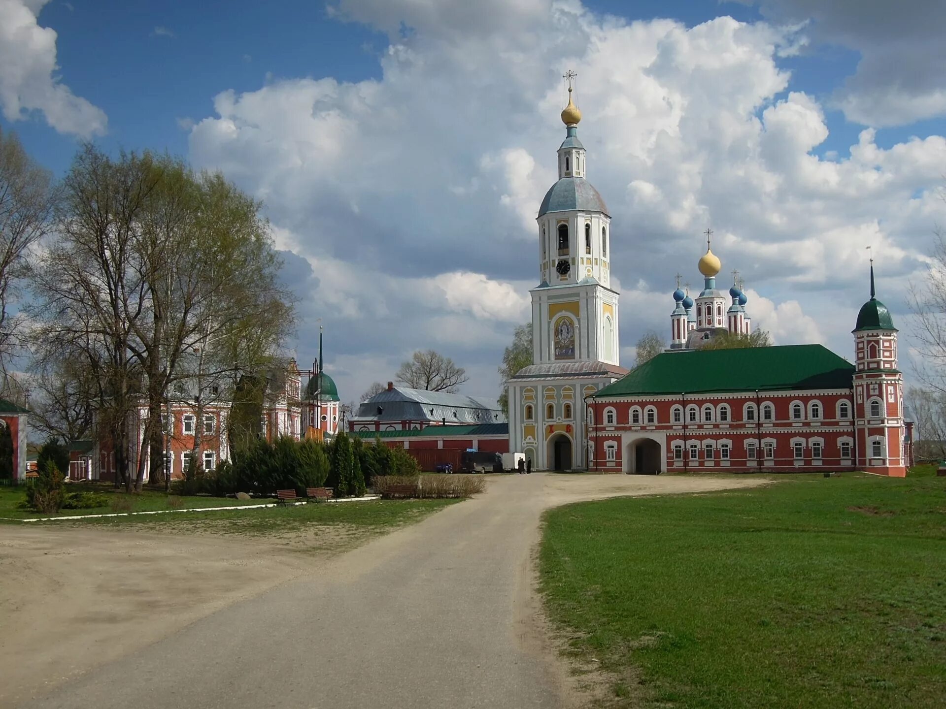 Санаксарский монастырь в Мордовии. Рождество-Богородичный Санаксарский мужской монастырь. Санаксарский монастырь Темников. Город Темников Республика Мордовия Санаксарский монастырь.