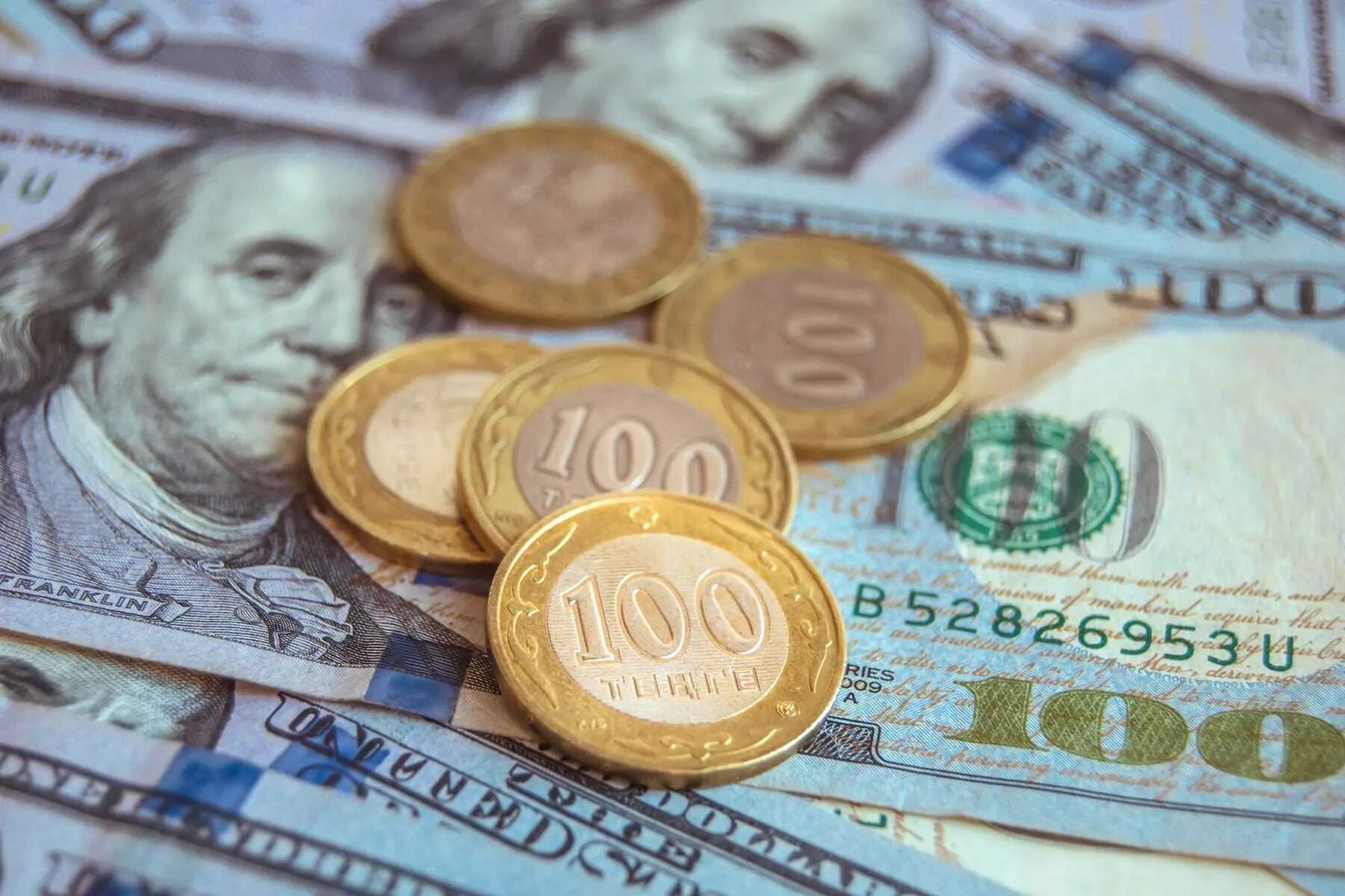 Доллар евро рубль. Доллары в рубли. Русские валюты. Доллар растет. 3000 долларов в рублях россии