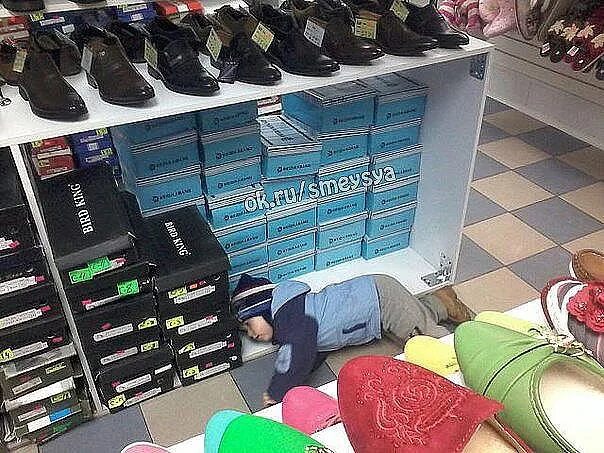 Мама белка а папа. Кстати папа. Священник на крестном ходе. Римских пап выбирают пожизненно. Кстати папа.