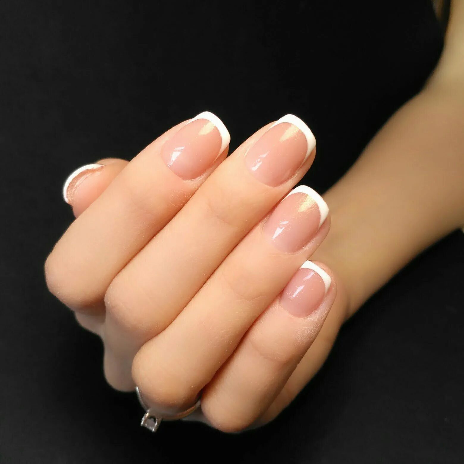 Натуральные ногти. Натуральный френч. Красивый французский маникюр. Французский маникюр естественный. Френч классический.