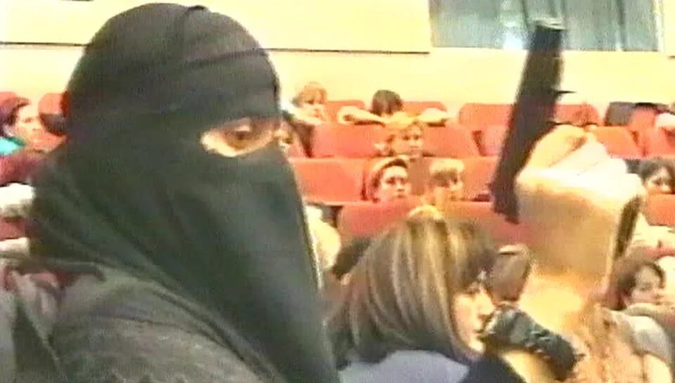 Как выявить захват заложников. Террористки смертницы норд ост. норд ост теракт смертницы. мюзикл норд-ост захват заложников.