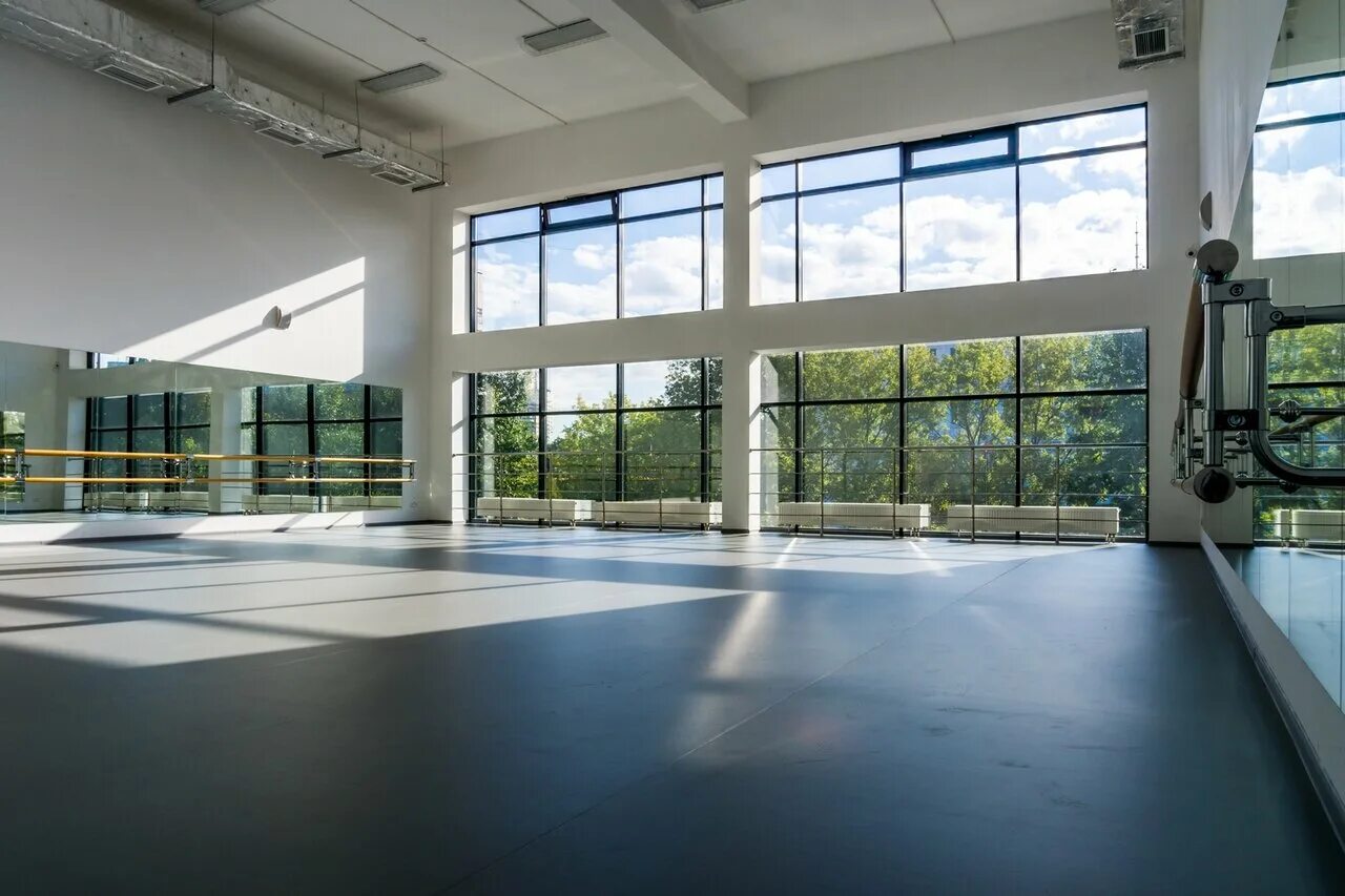 вестибюль школы. андре мальро школа. апиа арена на тимирязевской фото. проект детского сада. лестницы в офисных помещениях.