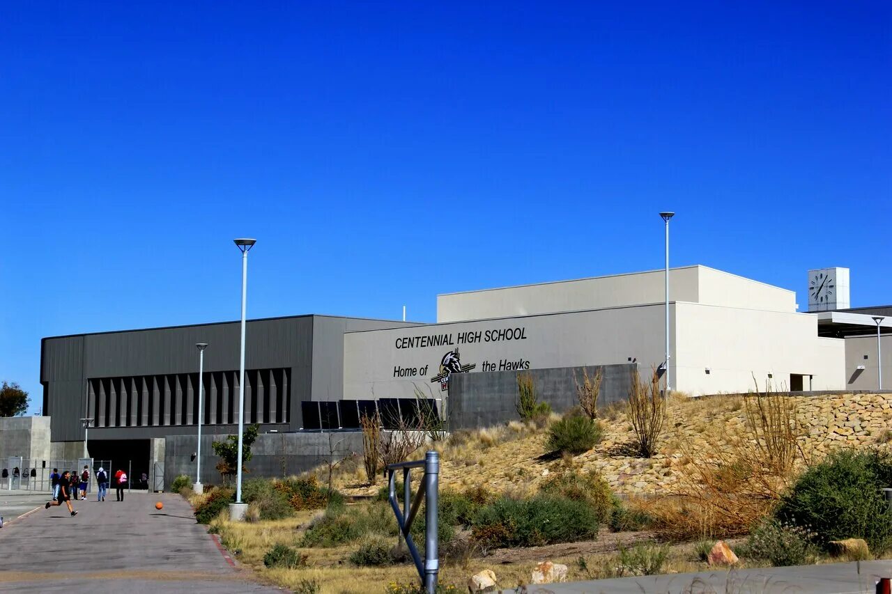 Century school. Лас-Крусес Нью-Мексико США институт. Школа «Centennial High School». Школа а New Mexico. Альбукерке школа.