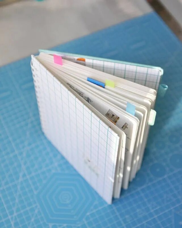 Чёрно-белые блокноты с крести. Блокнот с пружиной сбоку. Черный блокнот с белыми узорами. Блокнот с голубем. Блокнот телеграмм.