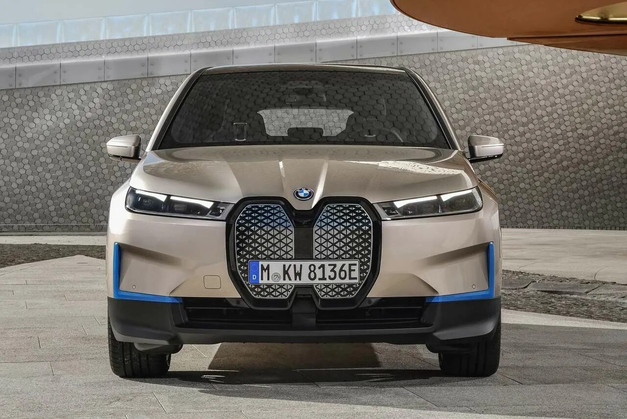 2022 xi. БМВ IX 2021. IX BMW 2021 электро. BMW IX 2022. BMW IX 2021 электрокроссовер.