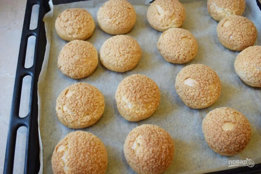 Эклеры шу. Шу с кракелюром. Шу с штрейзелем. Шу рецепты с фото. Печенье шу.