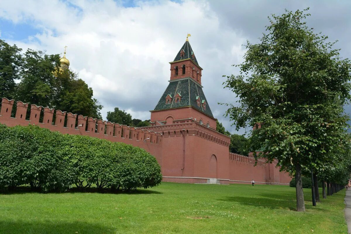 Башни Кремля Тайницкая башня. Тайницкая башня Московского Кремля 1485. Московский Кремль башни Кремля Тайницкая. 19 Июля Тайницкая башня Кремля. Великая кремлевская стена