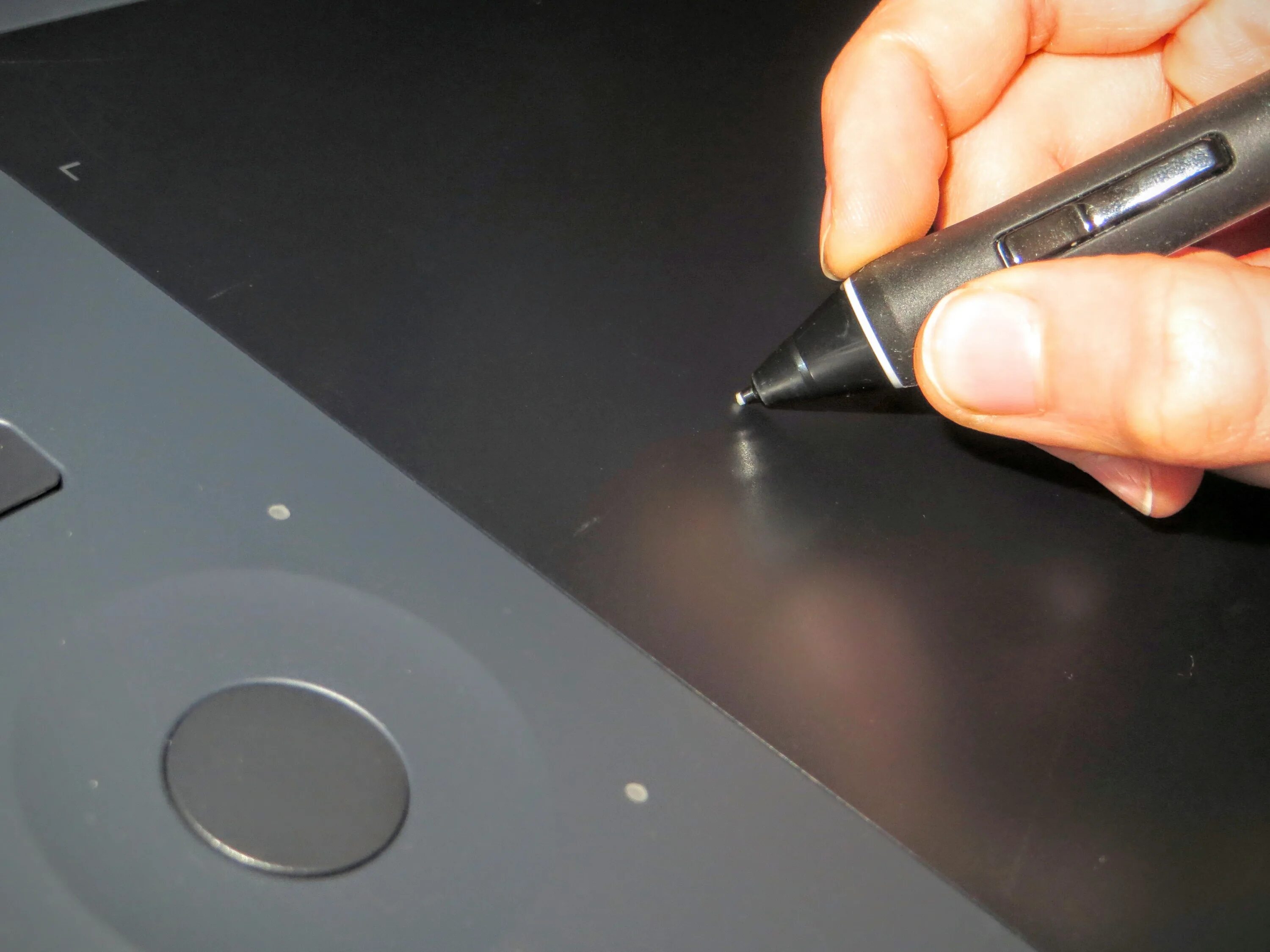 Как достать стилус. Стилус wacom. стилус для графического планшета. ручка для графического планшета. стержни для графического планшета.