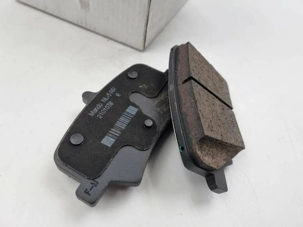 Geely 4048055500. Geely 4048055500. Тормозные колодки hpb джилли монжаро. Тормозные колодки на byd f3 передние. Тормозные колодки передние джили тугелла.