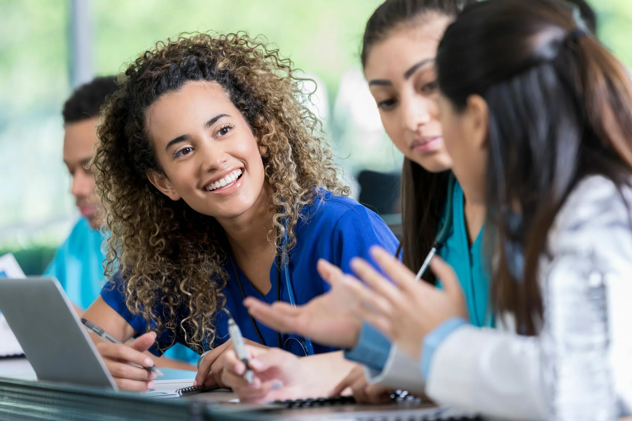 Ассистент в университете это. Careers school. Успешный студент. Фото учителя профессионала. Студентлар фото.
