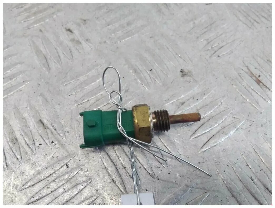 Датчик температуры опель инсигния 1. Датчик температуры опель инсигния. 8. Разъем на датчик температуры опель инсигния. 55591002 датчик температуры.