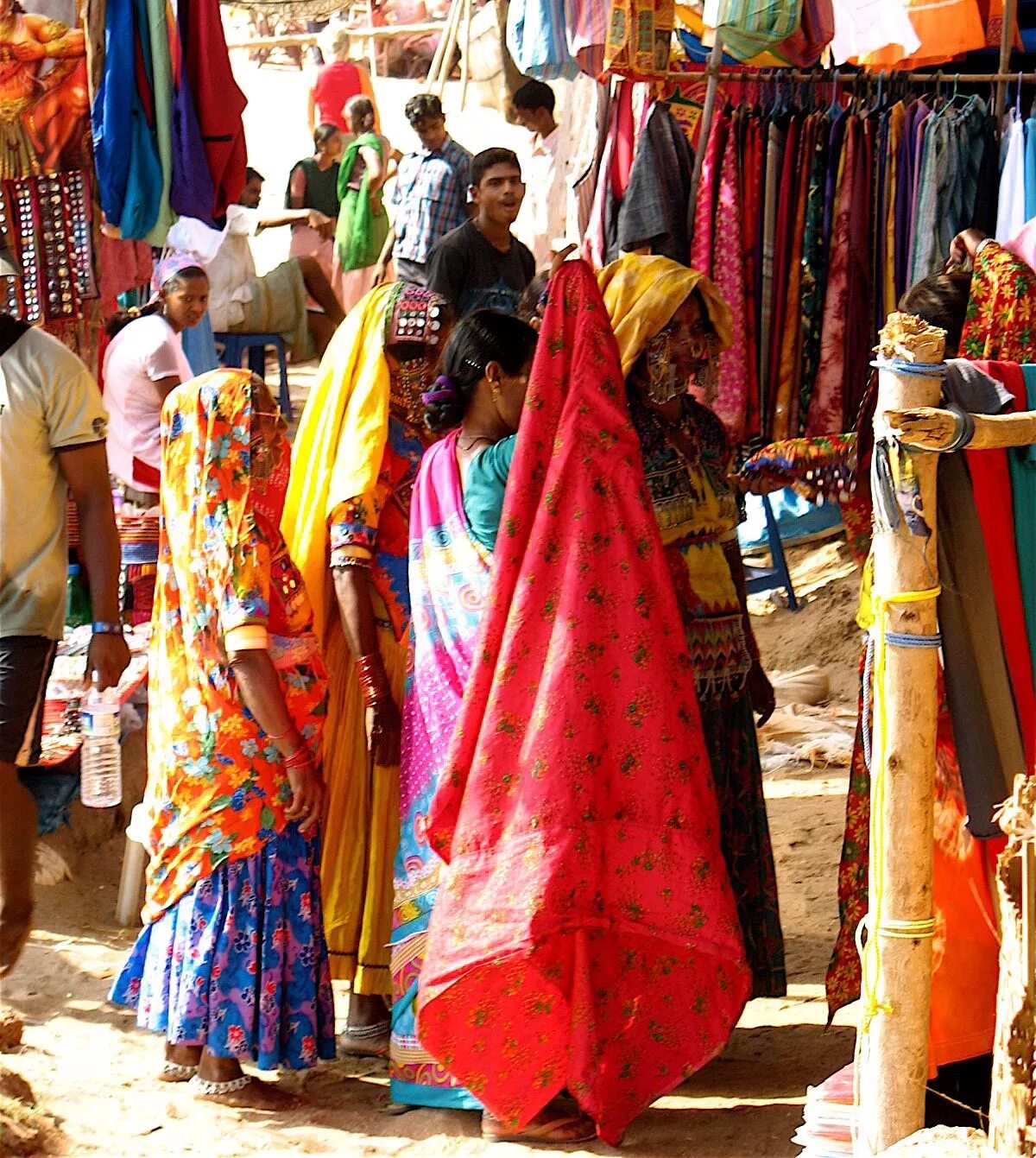 Рынок Анджуна Гоа. Анджуна хиппи Гоа. Бутан и Индия. Национальная одежда на Гоа. Пакистан бутан
