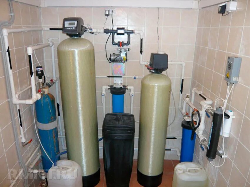 Вода м3 купить. Водоочистка в частном доме. Система очистки воды для коттеджа. Фильтры для воды в коттедж. Водоподготовка на даче.