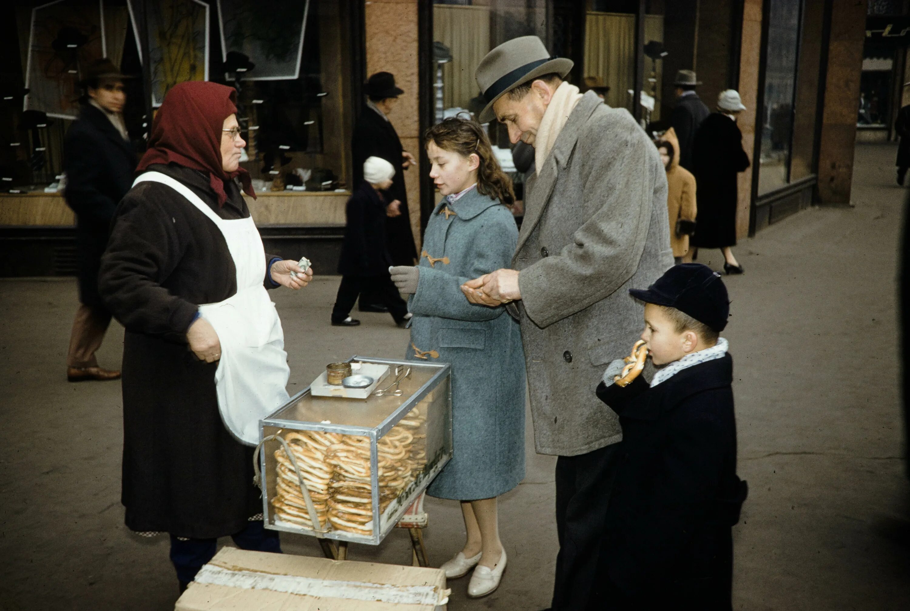 1959. Харрисон Форман в Москве. Москва 1959 года в фотографиях Харрисона Формана. Харрисон Форман в Москве 1959 года. Харрисон Форман СССР фото 1959. В советское время были популярны