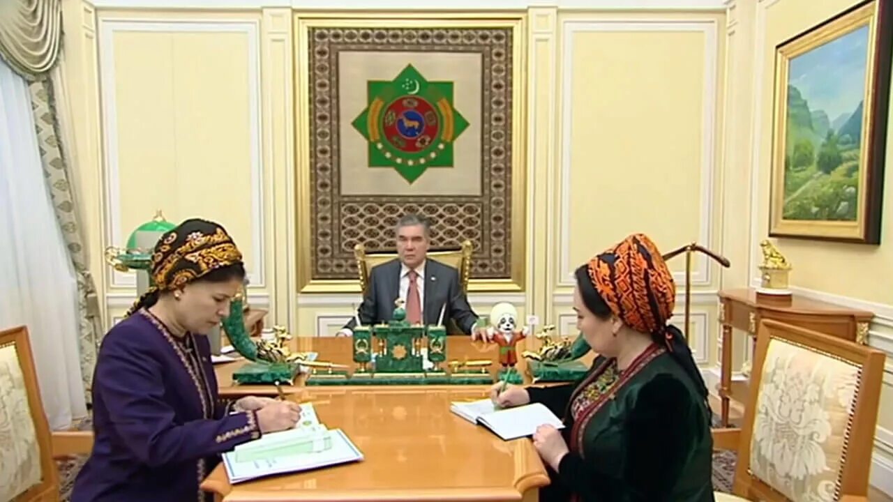 Жена президента Туркменистана Сердар. Огульгерек Бердымухаммедов. Жена Бердымухамедова.