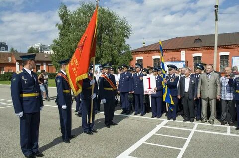 Дистанция при прохождении подразделений торжественным маршем