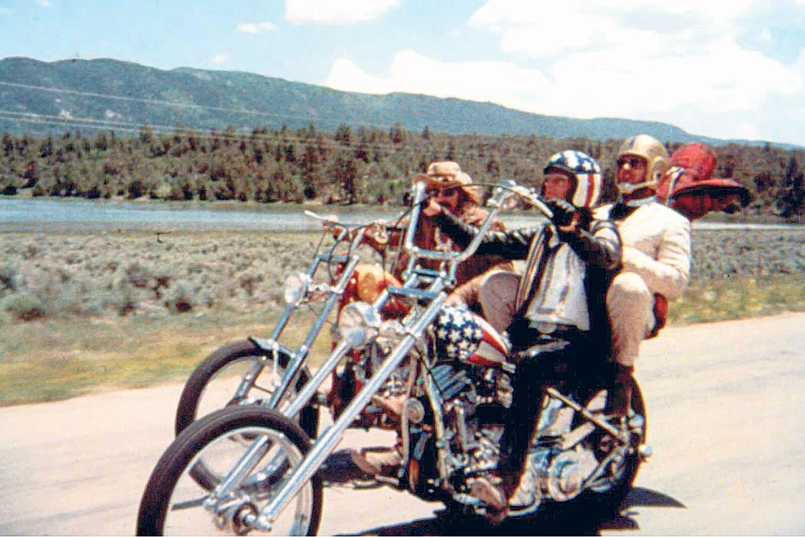 колесо на котором ездят стоя без руля. детский электросамокат. деннис хоппер беспечный ездок. ездок на колесиках. экипировка для моноколеса.