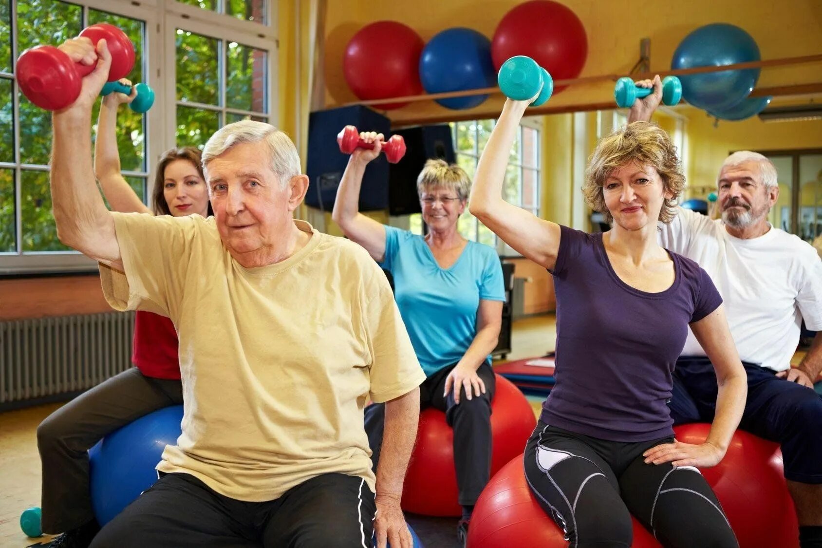Развлечения для пожилых. Физкультура для пожилых. Занятия для пожилых. Пенсионеры спорт. Оздоровительная физкультура для пожилых.