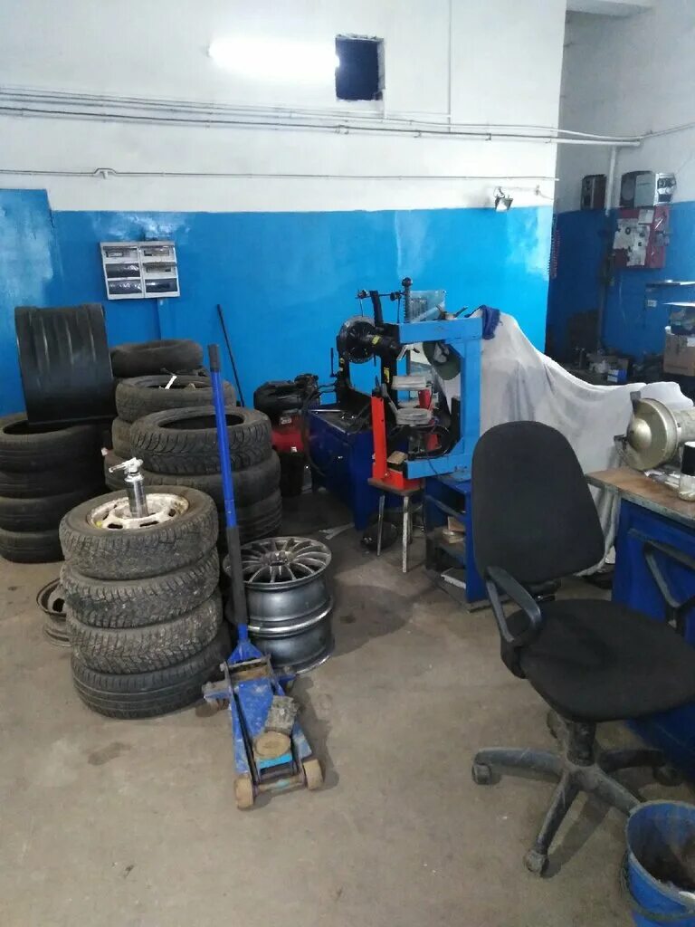 Фасад шиномонтажки. Шиномонтаж здание. Шиномонтаж новочебоксарск южная улица. Шиномонтаж в европе. Территория шиномонтаж.