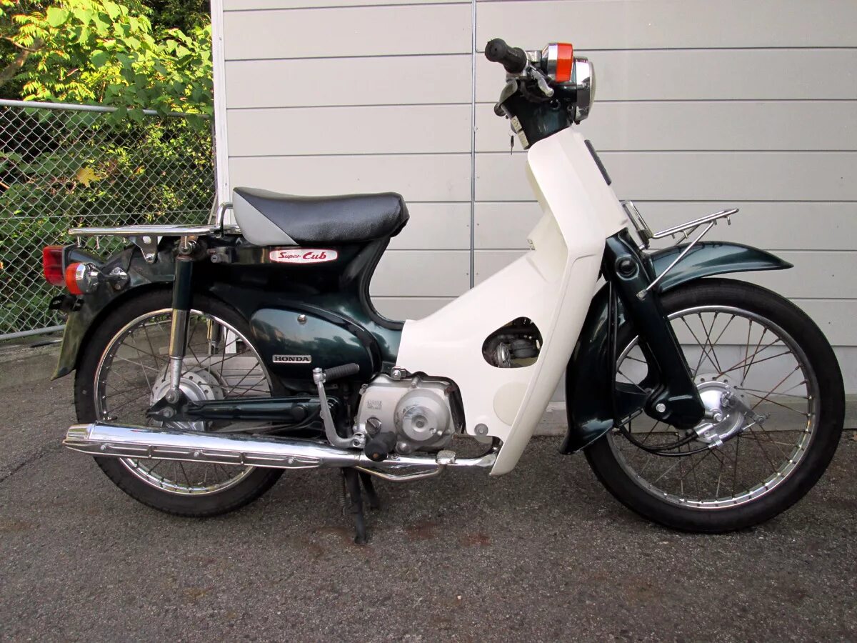 Купить хонда супер каб. Honda super Cub 50. Honda Cub 50. Honda super Cub. Хонда супер каб аа04.