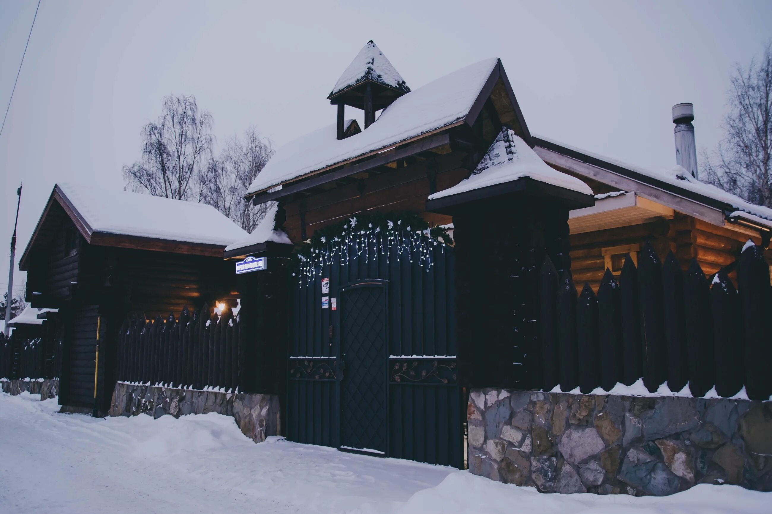 Пермь улица борцов революции. Баня Сидоровское Краснознаменск. Русский двор Пермь банный комплекс. Пермь улица борцов революции 153 русский двор. Баня борцов революции 153.