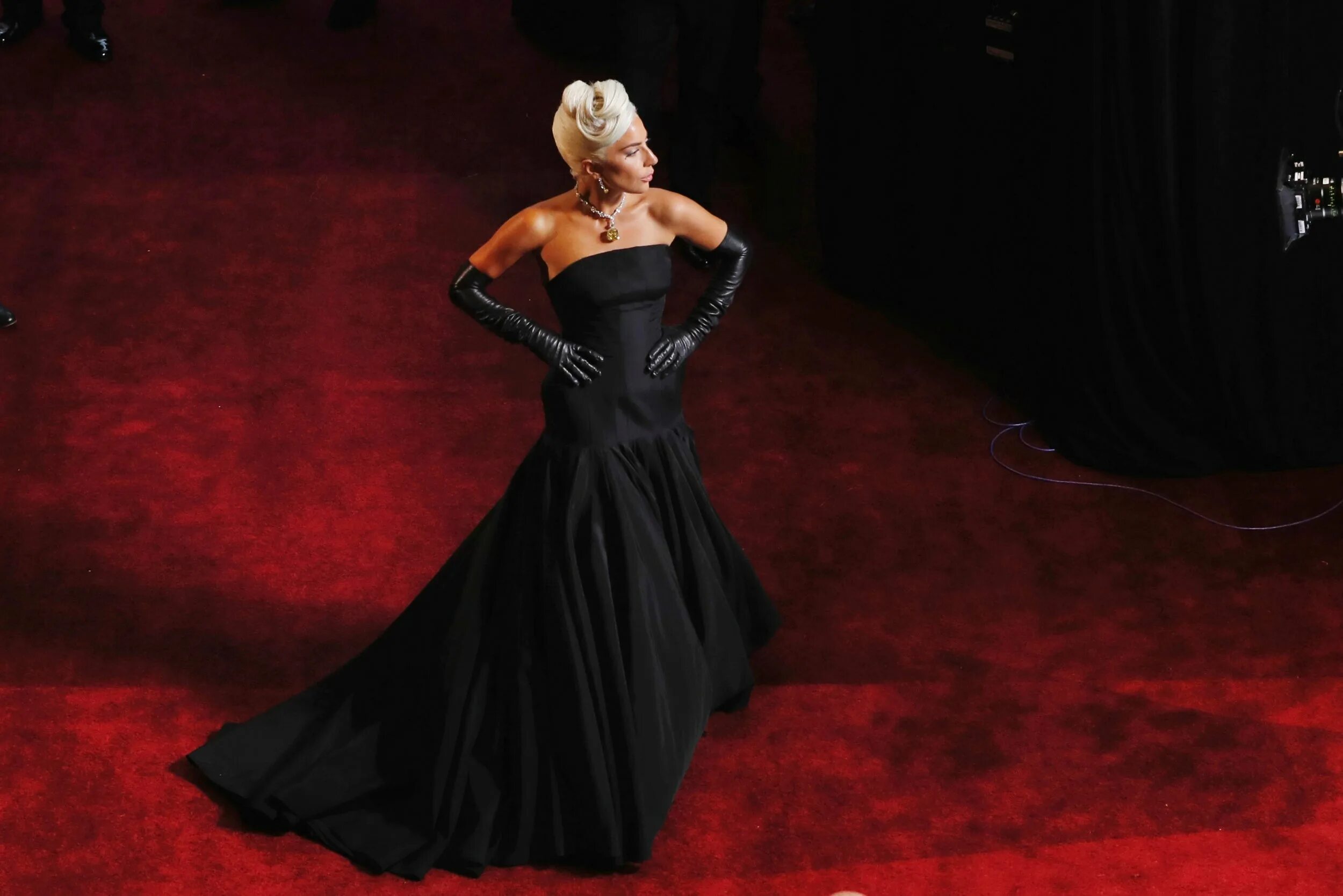 Гага оскар. Леди Гага Оскар 2019. Леди Гага Оскар 2023. Платье леди Гаги на Оскаре. BAFTA 2022 леди Гага.