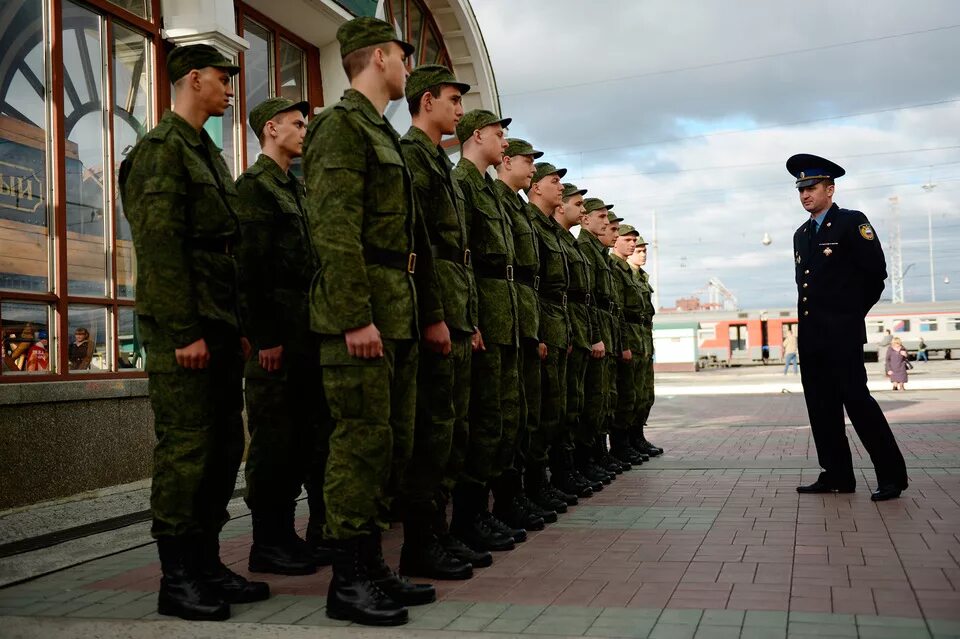 Строй вс рф. Военная дисциплина. Командир и солдаты. Строй солдат. Дисциплина в армии.