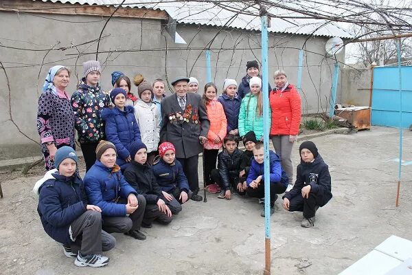 Прогноз погоды ставропольский край благодарненский. Село Сотниковское Ставропольский край. С Сотниковское Благодарненского района Ставропольского края. Жители села Сотниковское. Гигант Сотниковское Благодарненский район.