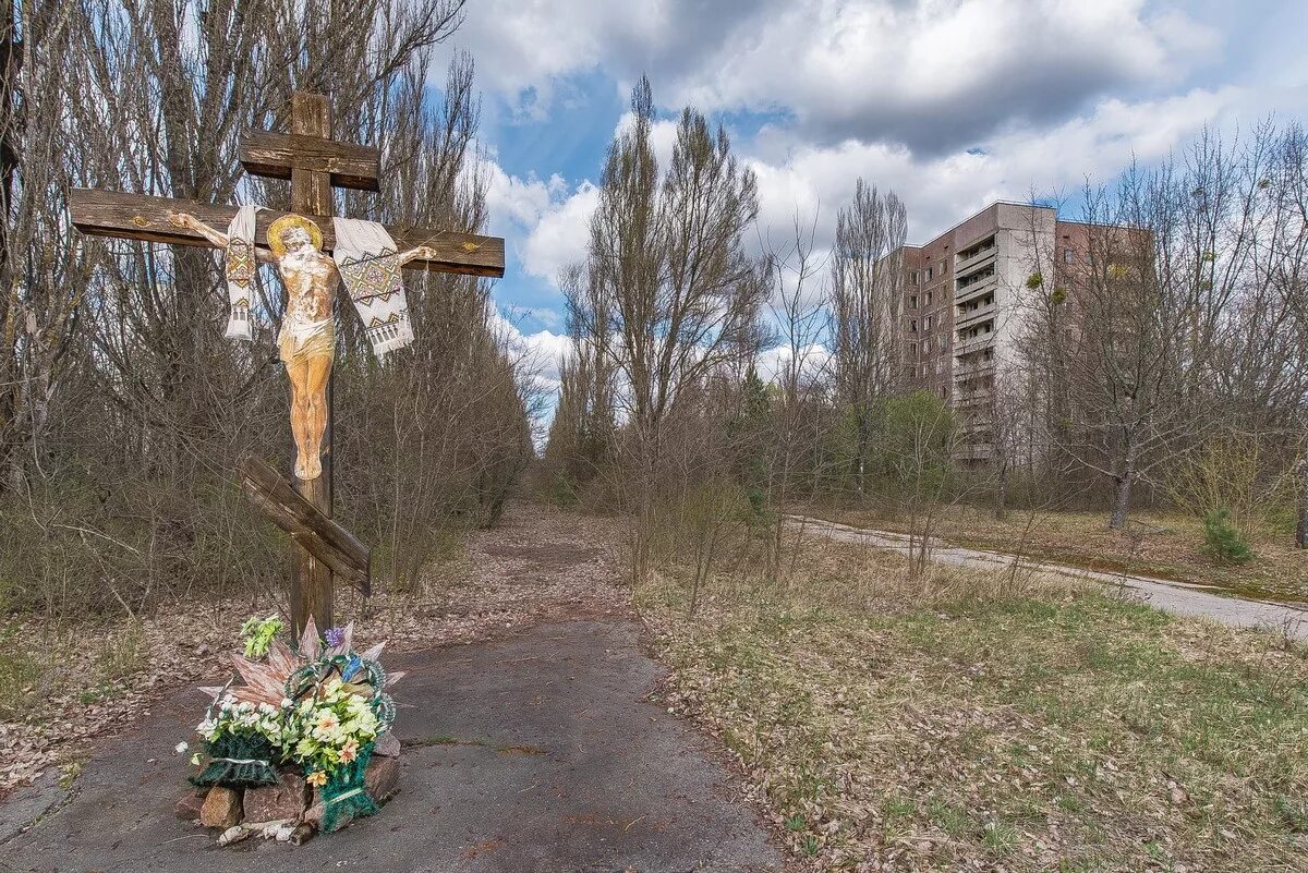 В чернобыле жить нельзя. Чернобыль город Припять. Припять город призрак. Покинутый город призрак Припять. Город Припять после Чернобыльской аварии.